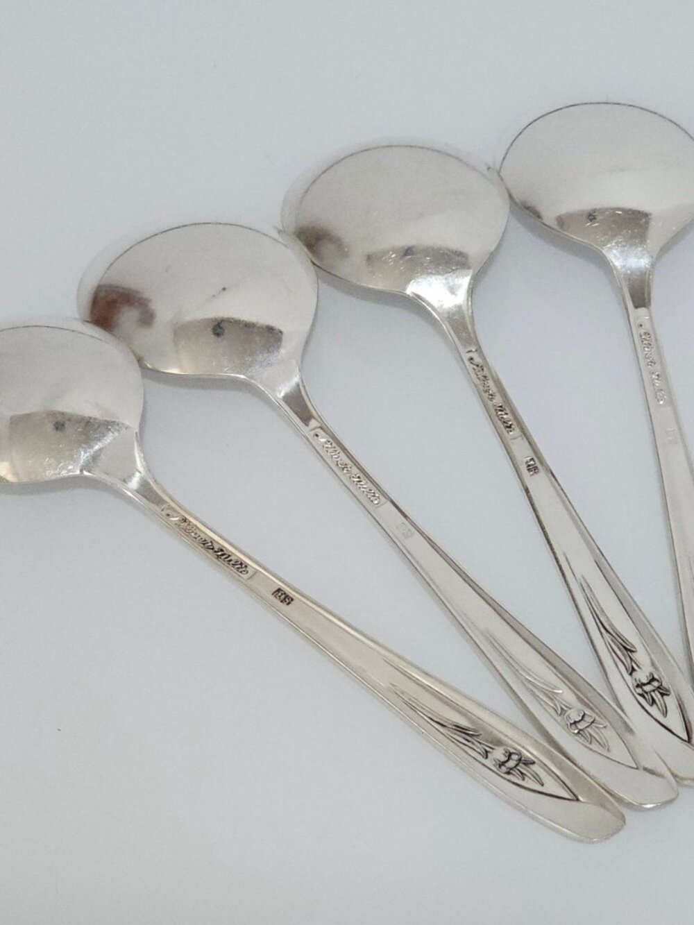4 International Silver Tulip Soup Spoon round floral 1950s vtg minimalist MCM - Picture 3 of 8